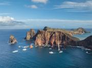 Paisaje costero rocoso del Caribe – Aventura y naturaleza